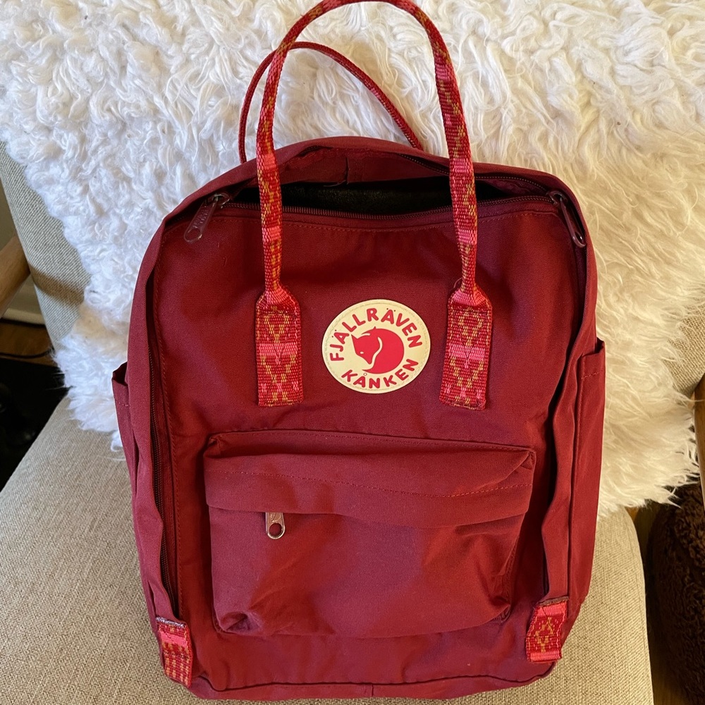Classic Kånken maroon backpack